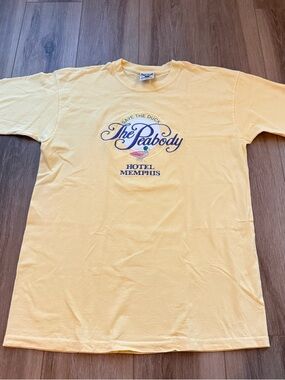 VINTAGE the oarsman Save The Duck The Peabody Hotel Memphis Yellow shirt medium